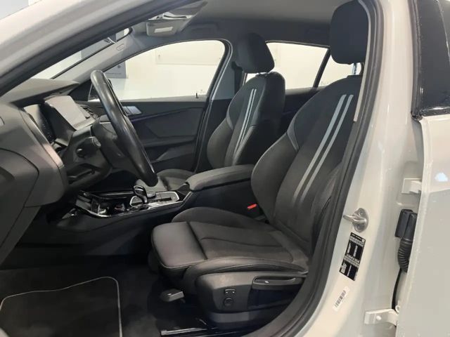 BMW 118 118i 5-deurs Sedan Sport Line