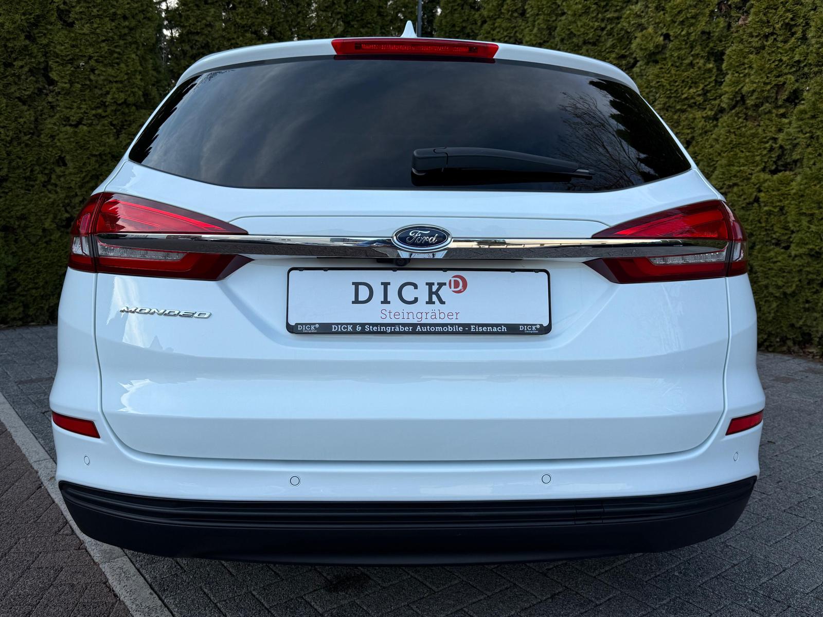 Ford Mondeo 2.0 Aut. LED+PANO+KAMERA+SHZ+NAVI+CARPLAY