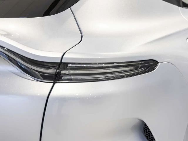 Aston Martin DBX 707 -Lightning Silver-