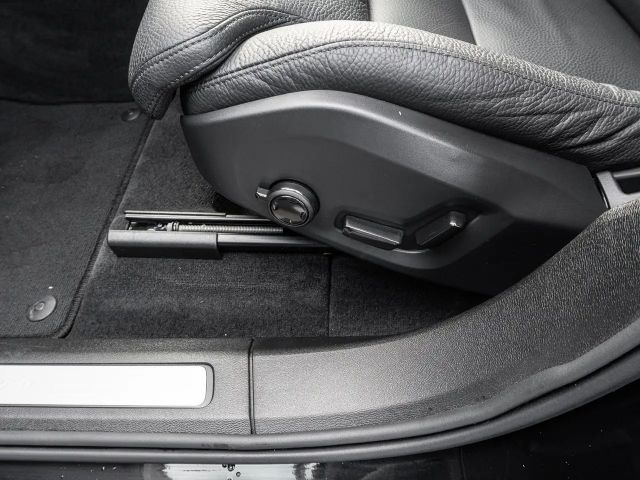 Volvo XC60 AWD Dark Plus