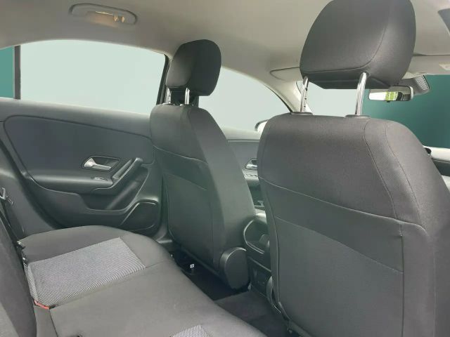 Mercedes-Benz A 250 A 250 e