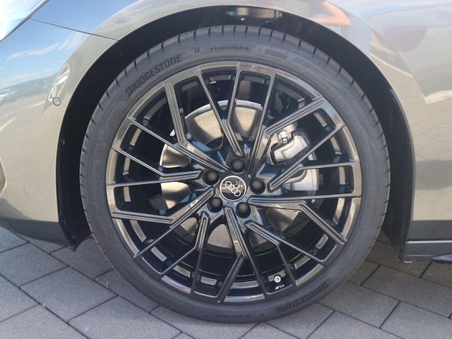 Audi A6 Avant Quattro S-Tronic