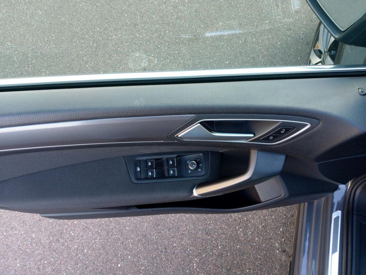 Volkswagen Touran DSG Highline R-Line