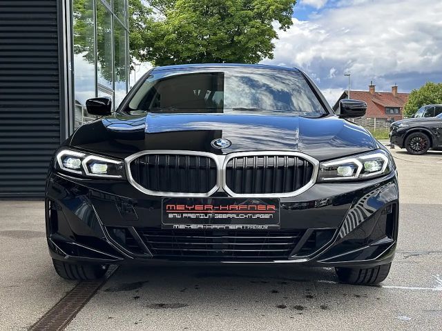 BMW 330 330e Sedan