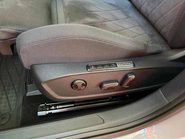 Volkswagen Golf DSG Life Variant