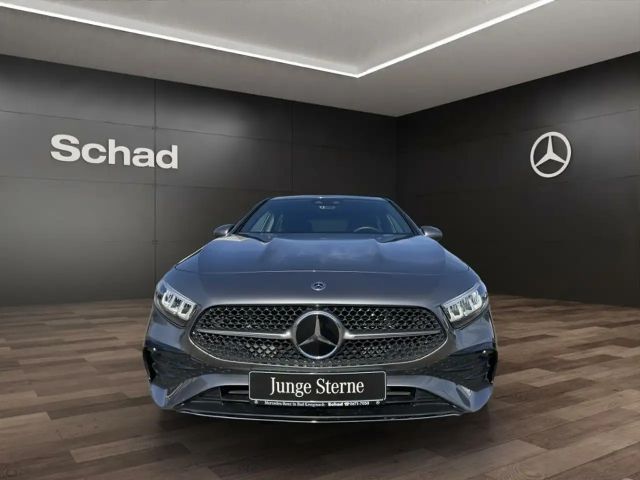 Mercedes-Benz A 180 AMG Line Premium