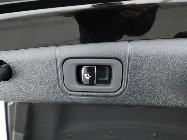 Mercedes-Benz E 220 AMG Line E 220 d Sedan