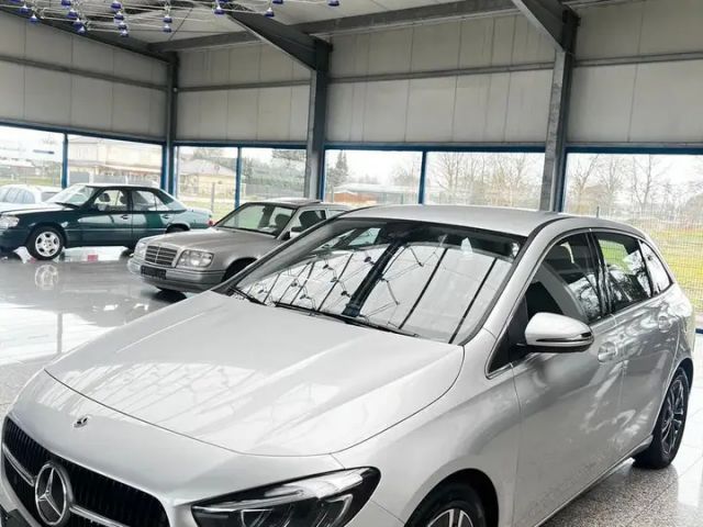 Mercedes-Benz B 180 Sedan