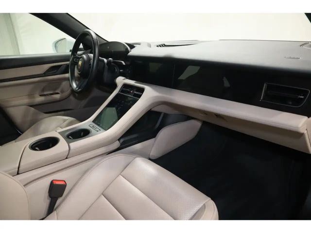 Porsche Taycan Cross Turismo