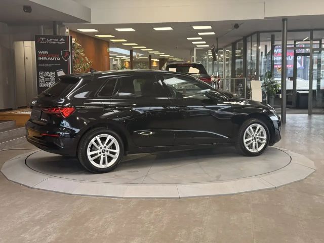 Audi A3 40 TFSI Hybride S-Line Sedan