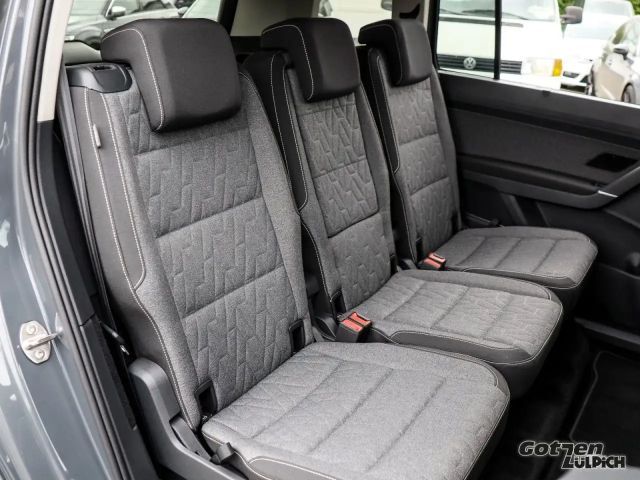 Volkswagen Touran Family Move