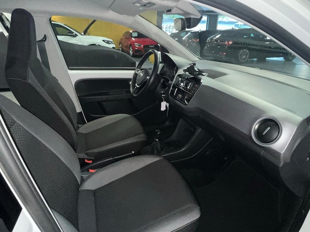 Volkswagen up! Active