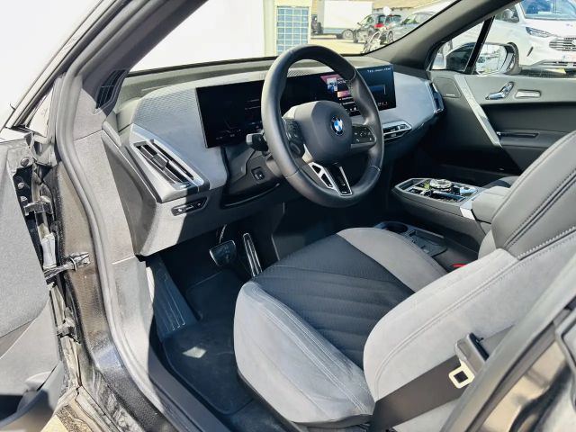 BMW iX xDrive45