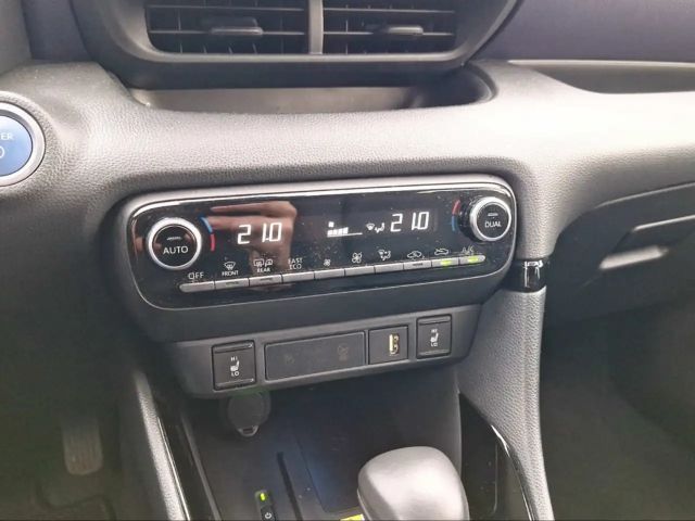 Toyota Yaris Tokyo Pop-Out 1.5 HUD Navi Soundsystem JBL LED App