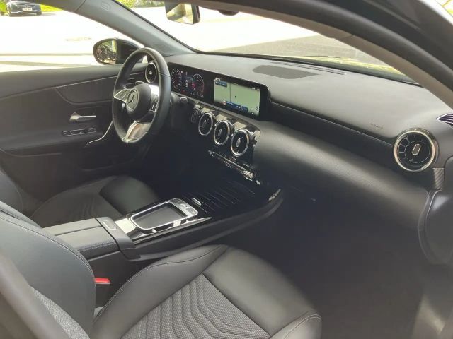 Mercedes-Benz A 180 A 180 d