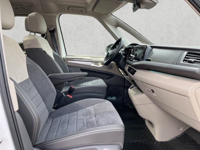 Volkswagen Multivan Multivan Motor: 2,0 l TDI SCR 110 kW Getriebe: 7-Gang-Doppelkupplungsgetriebe Radstand: 3124 m KLIMA LED NAVI ALU