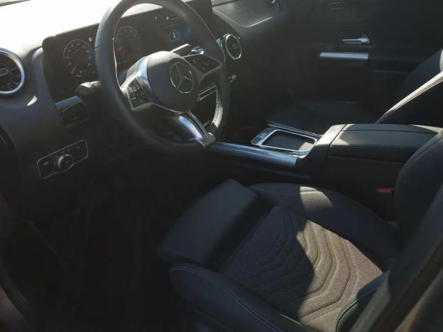 Mercedes-Benz B 200 Progressive Sedan