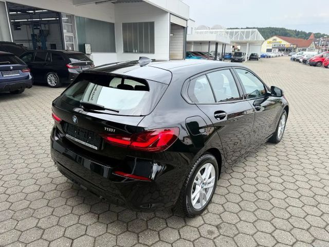 BMW 118 118i Sedan Sport Line