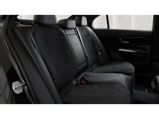 Mercedes-Benz E 200 AMG Line Sedan