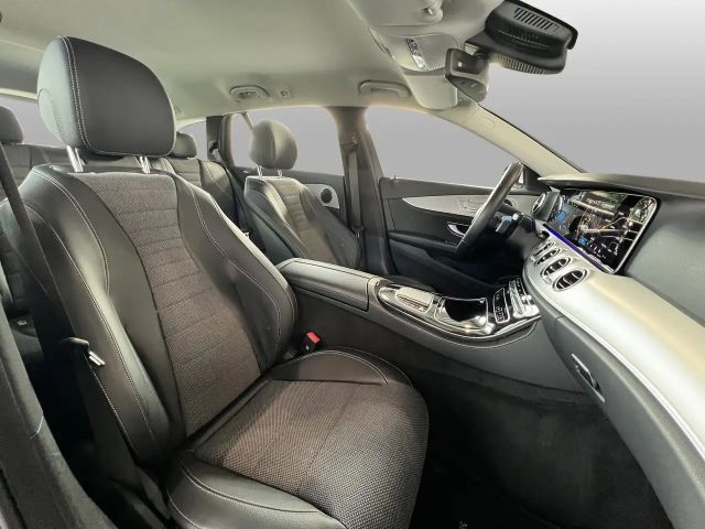 Mercedes-Benz E 220 AVANTGARDE E 220 d Estate