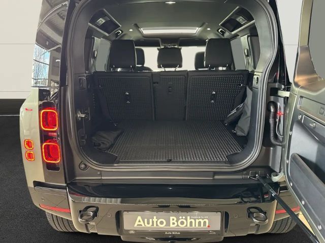 Land Rover Defender 110 D250 Dynamic SE