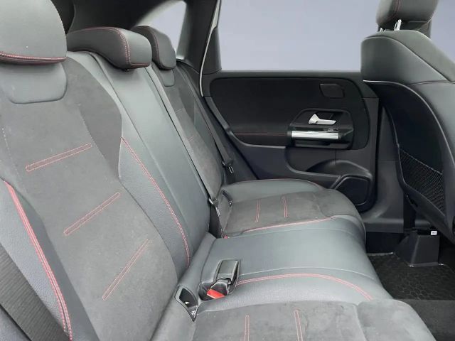 Mercedes-Benz B 200 AMG Line B 200 d Sedan