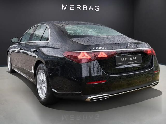 Mercedes-Benz E 200 E 200 d Sedan