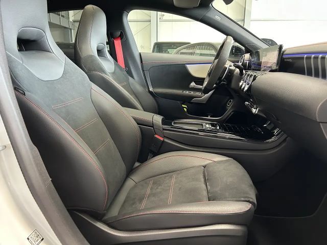 Mercedes-Benz CLA 35 AMG AMG Line Premium