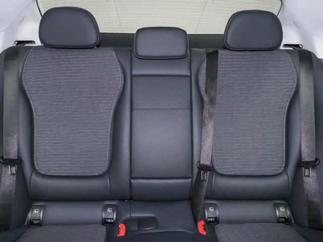 Mercedes-Benz C 180 AVANTGARDE Sedan