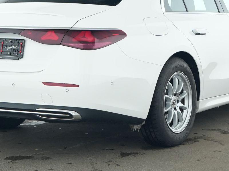 Mercedes-Benz E 200 AVANTGARDE Sedan