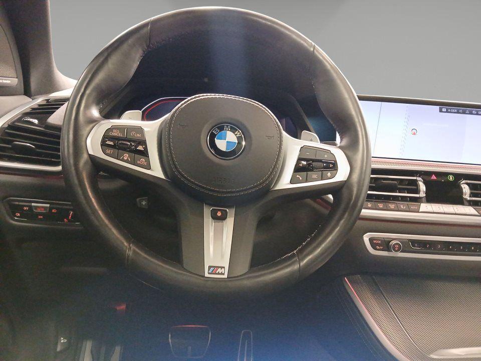BMW X5 M50i