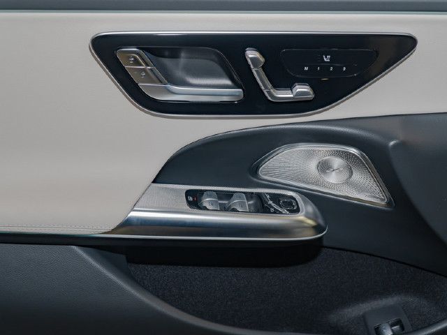 Mercedes-Benz E 200 Sedan