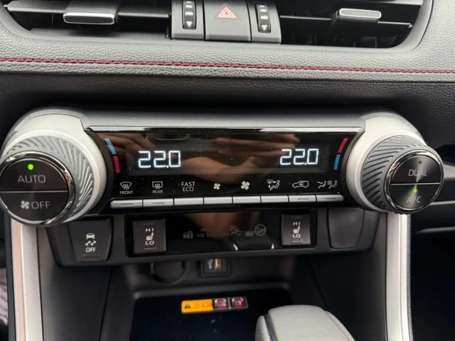 Toyota RAV4 DASH CAM & Anhängerkupplung Teamplayer