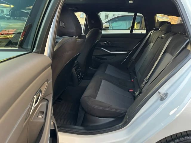 BMW 330 330e M-Sport Touring