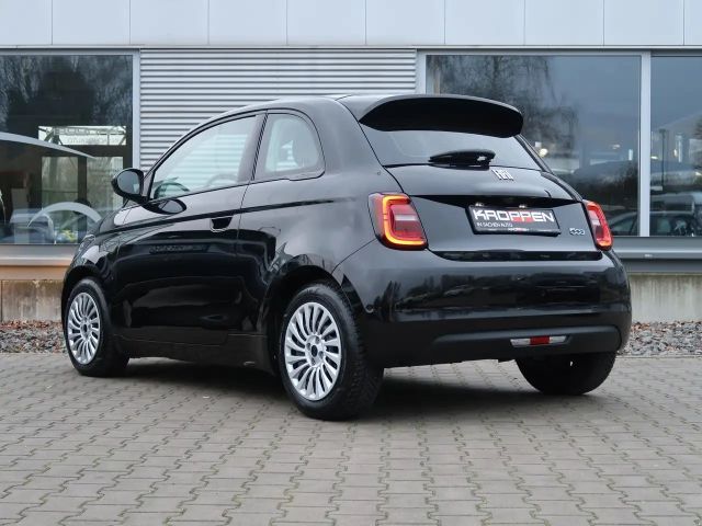 Fiat 500e MY23 Navi Carplay/Android Auto JBL *Allwetterreife