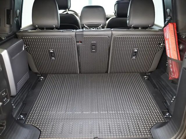 Land Rover Defender 110 D300 Dynamic HSE