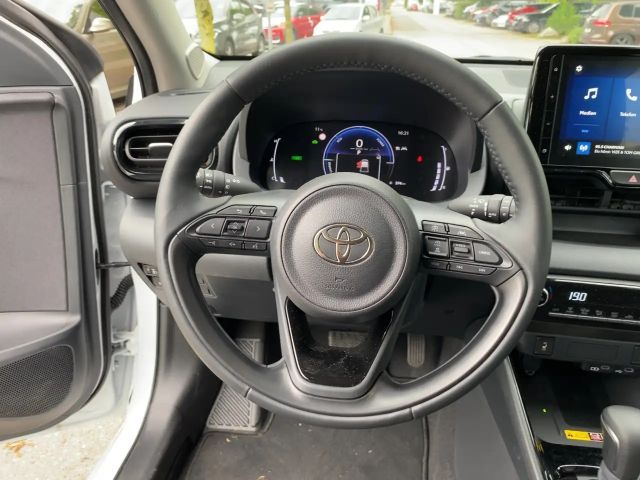 Toyota Yaris 1.5 HSD 116 PS B&W **Sondermodell**