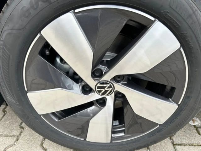 Volkswagen Passat 1.5 eTSI Business IQ.Drive
