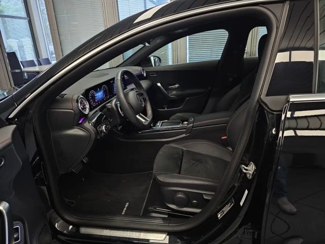 Mercedes-Benz CLA 180 AMG Line Coupé