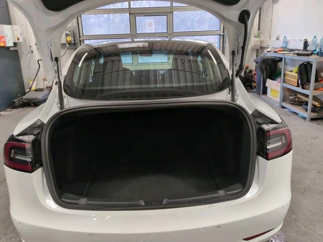 Tesla Model 3 RWD Standard Range