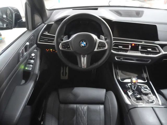 BMW X7 M50i