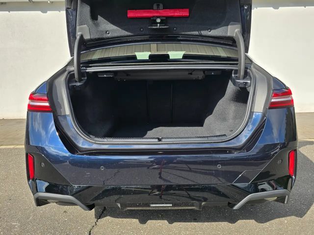 BMW 520 520i M-Sport Sedan