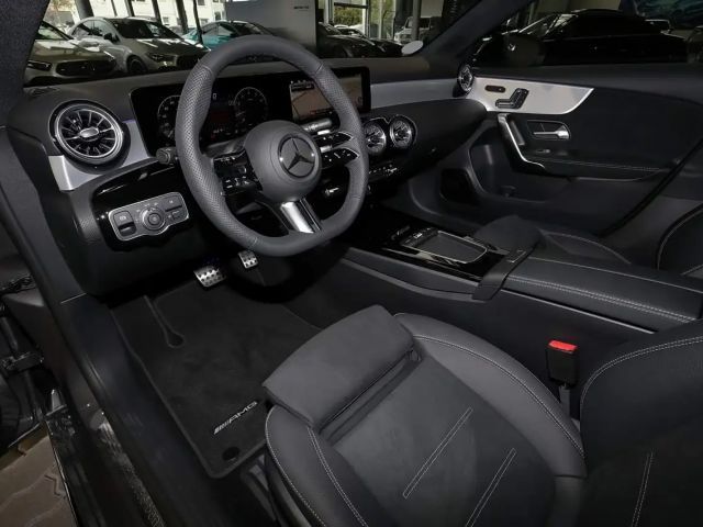 Mercedes-Benz A 220 4MATIC AMG Line