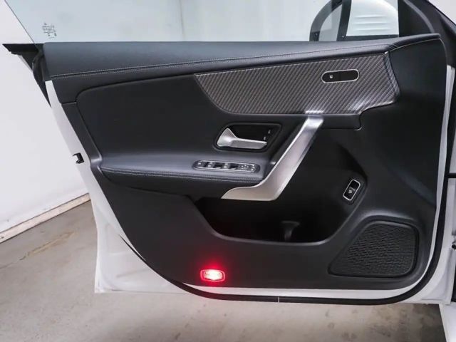 Mercedes-Benz CLA 180 PRO+LED+KAM+KEY+AMBI+NAVI+EASY-PACK