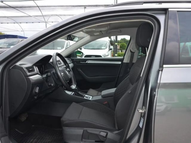 Skoda Superb Superb Kombi 2,0 TDI DSG LED VIRTUAL NAVI 1.Besitz