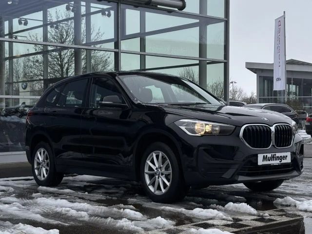 BMW X1 s18i DKG-Aut. Navi Kamera Sitzh. ParkAss.AHK PDC