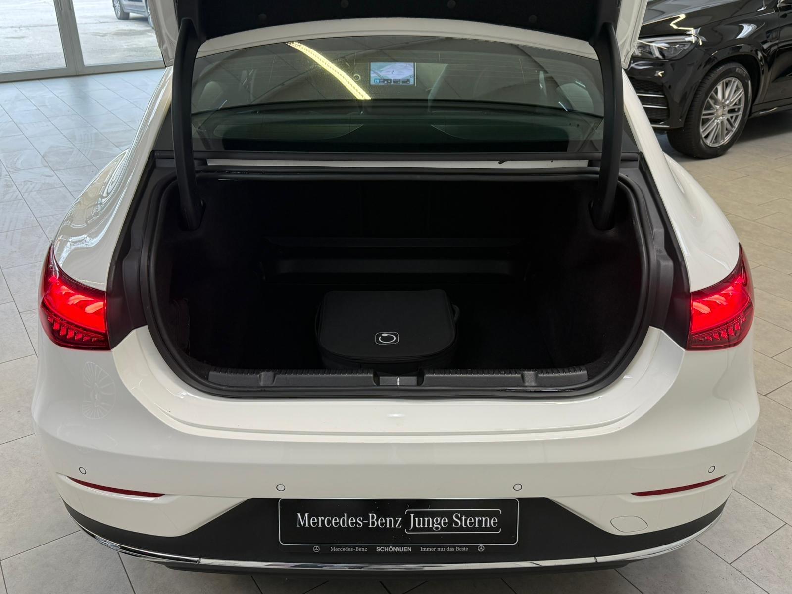 Mercedes-Benz EQE 300 Sedan