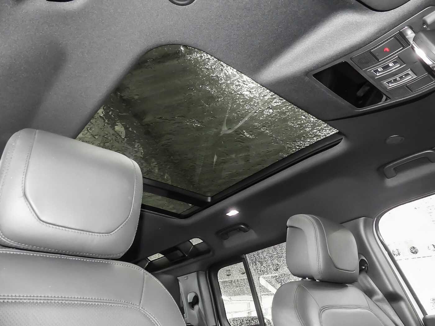 Land Rover Defender 110