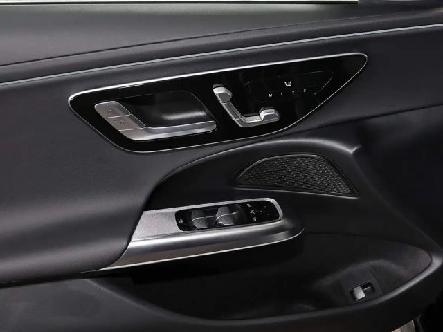 Mercedes-Benz E 200 Sedan