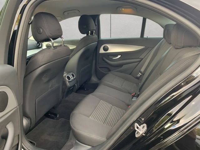 Mercedes-Benz E 220 Sedan